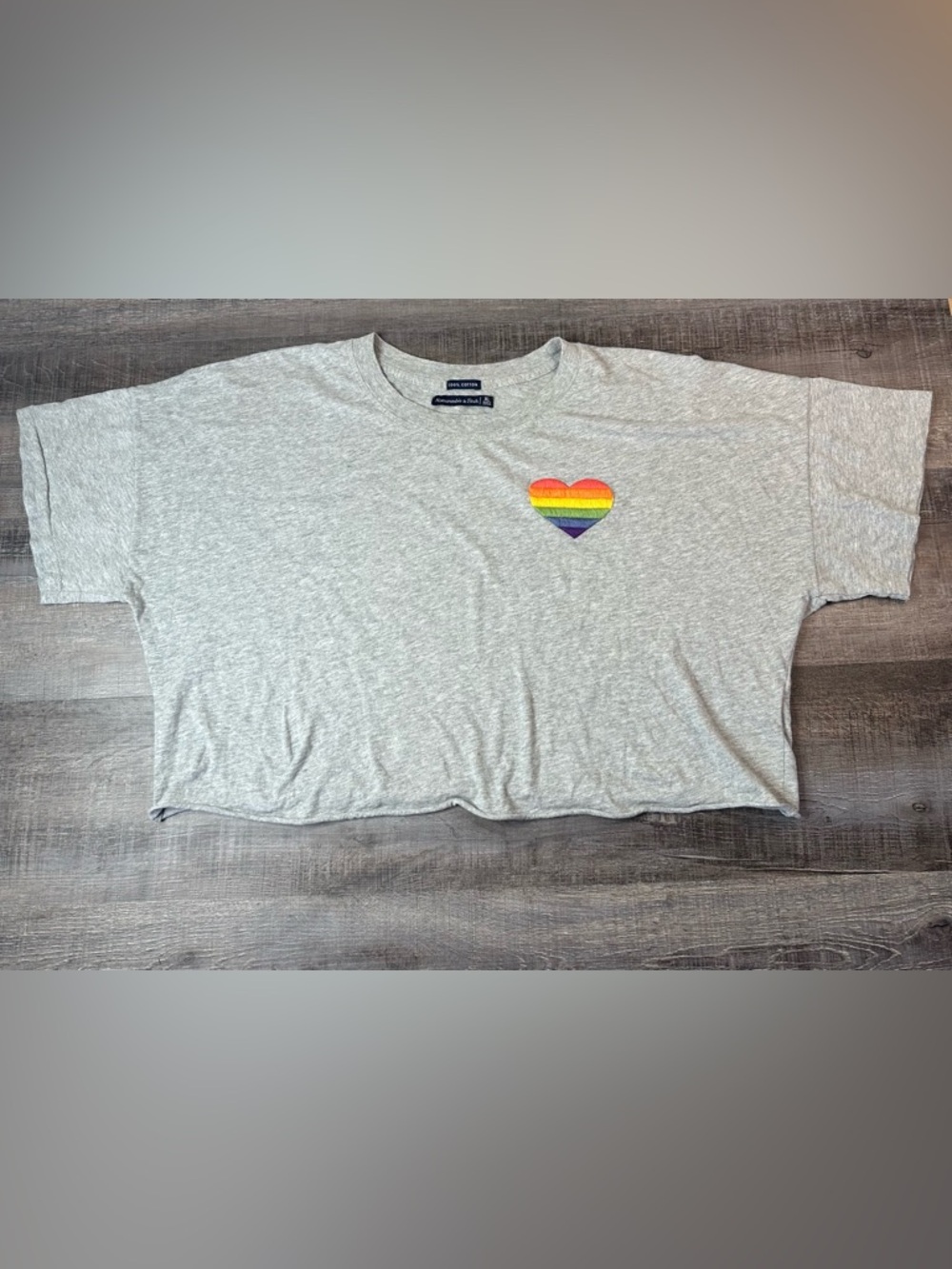 Abercrombie & Fitch Cotton Gray Cropped Tee Embroidered Rainbow Heart Patch XL